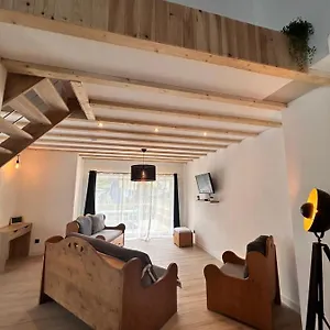 https://jolie-maison-4-6-couchages.hotels-rhonealpes.com